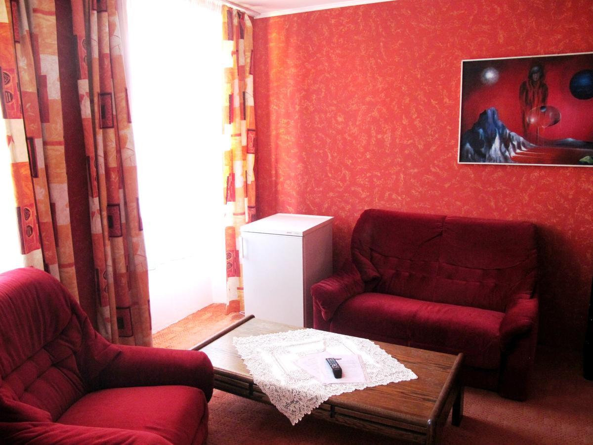 Hotel U Lisky Hostka  Buitenkant foto