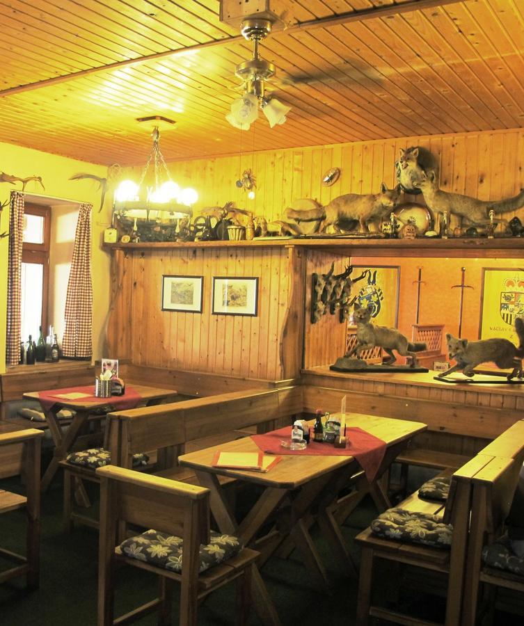 Hotel U Lisky Hostka  Buitenkant foto