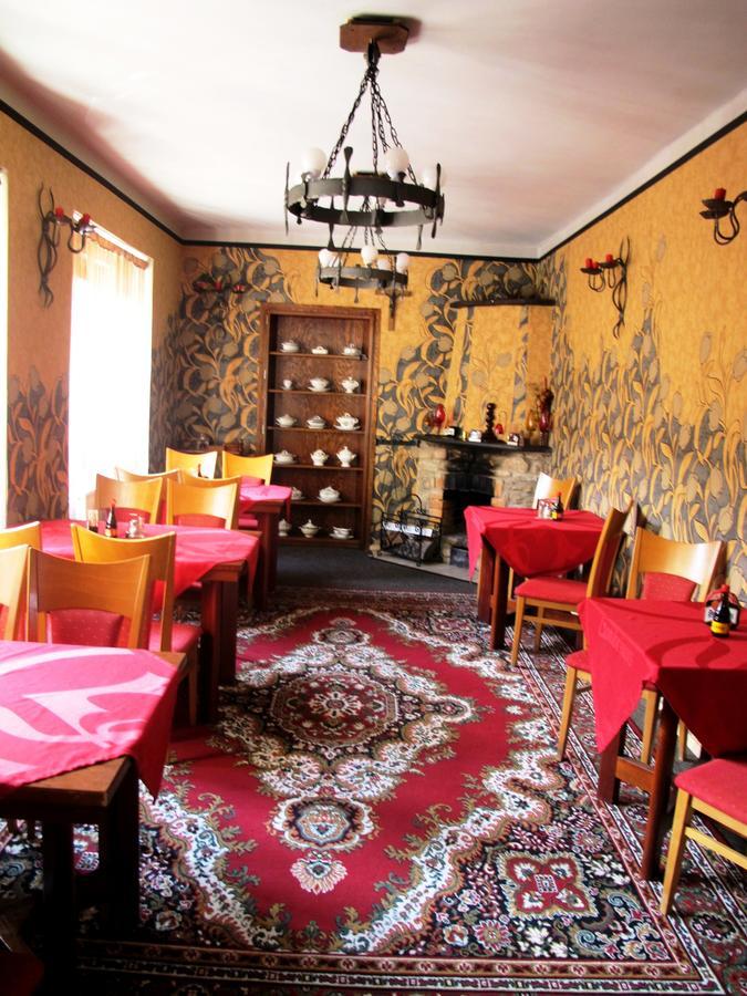Hotel U Lisky Hostka  Buitenkant foto